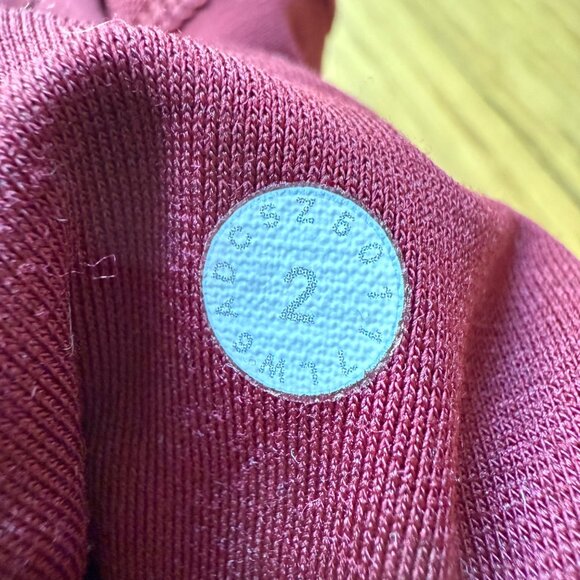 Lululemon Size 2 Deep Rouge Burgundy Body Con Crop Leggings Mesh Trim Yoga Pants - Picture 10 of 10